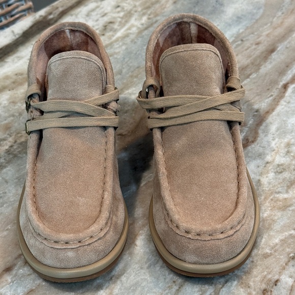 Kids LUCKY BRAND Scarlit Mocassin Suede Boot- Size 5 - Picture 2 of 9